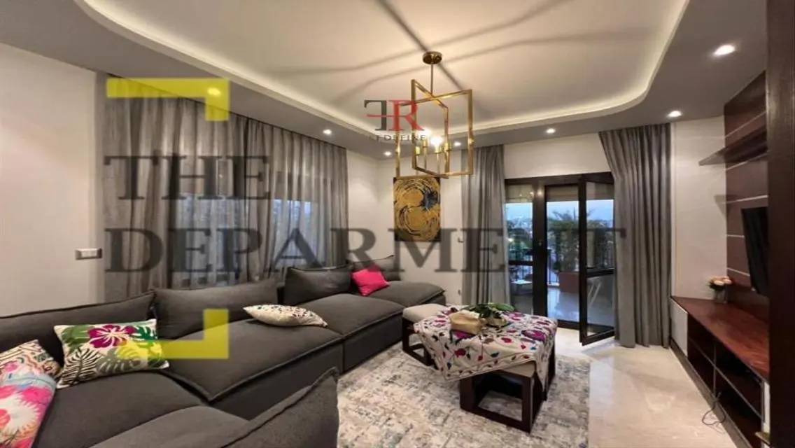 Stunning Apartment in Eastown Spanning 245 Square Meters