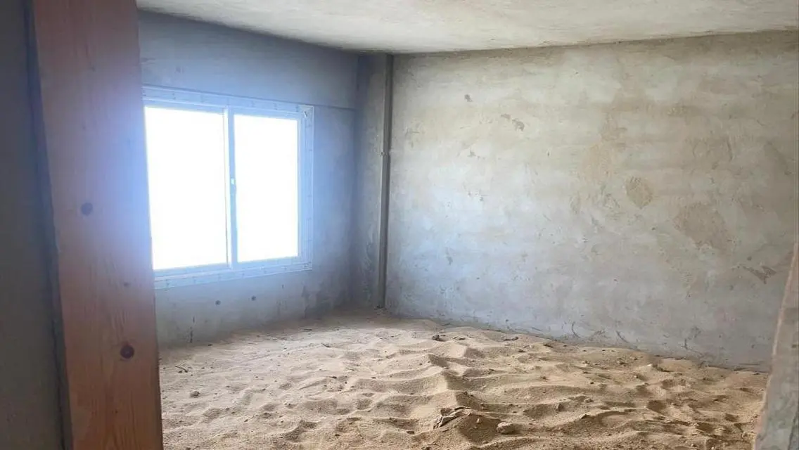 منزل فاخر بـ 3 غرف وغرفة خادمة في موقع مميز