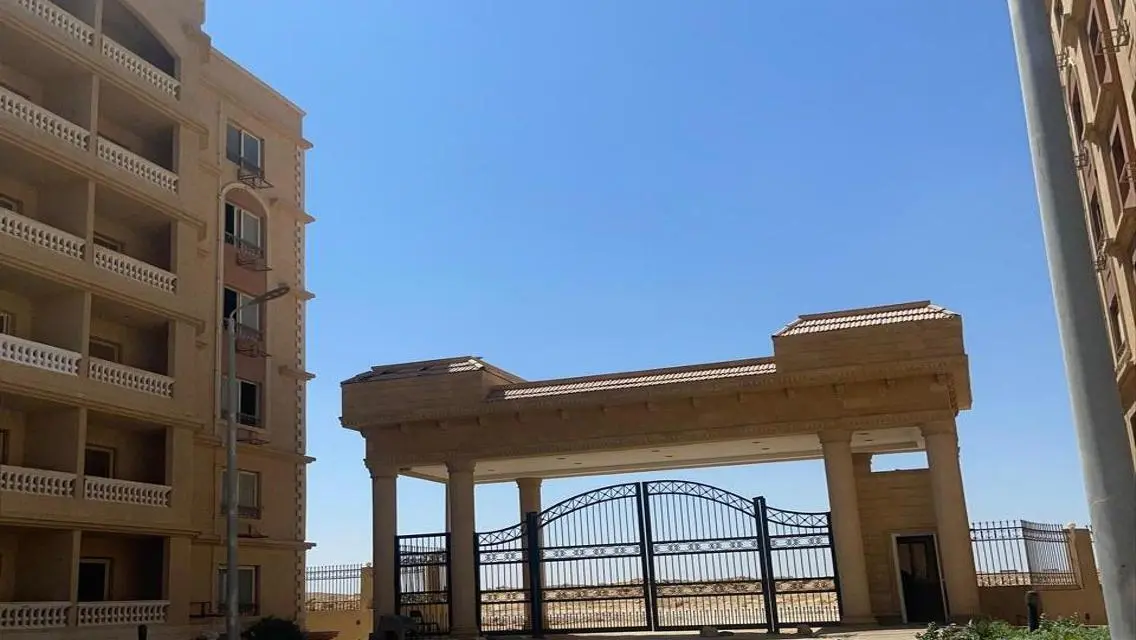 منزل فاخر بـ 3 غرف وغرفة خادمة في موقع مميز