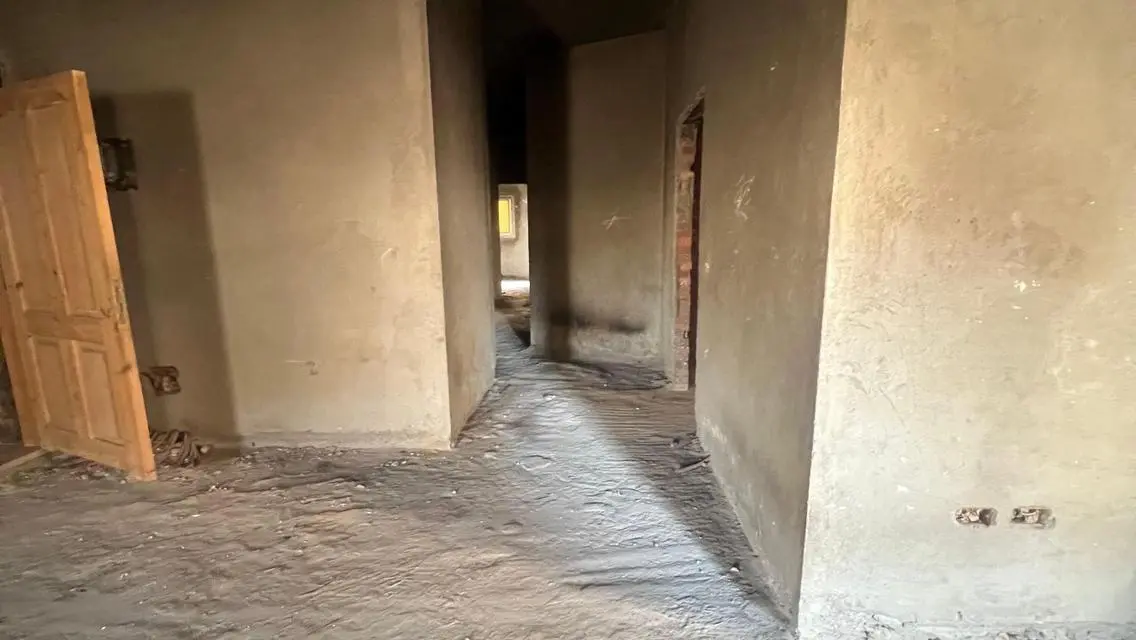 شقة مطلة على معلم رئيسي للبيع