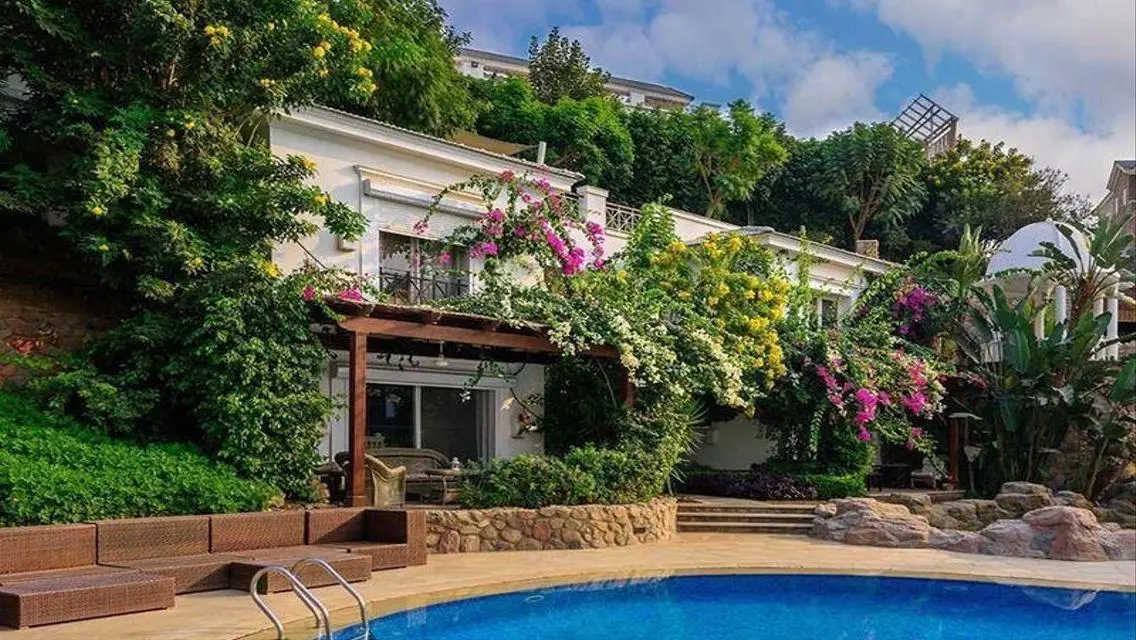 Luxury Villa in Mountain View I-City, October