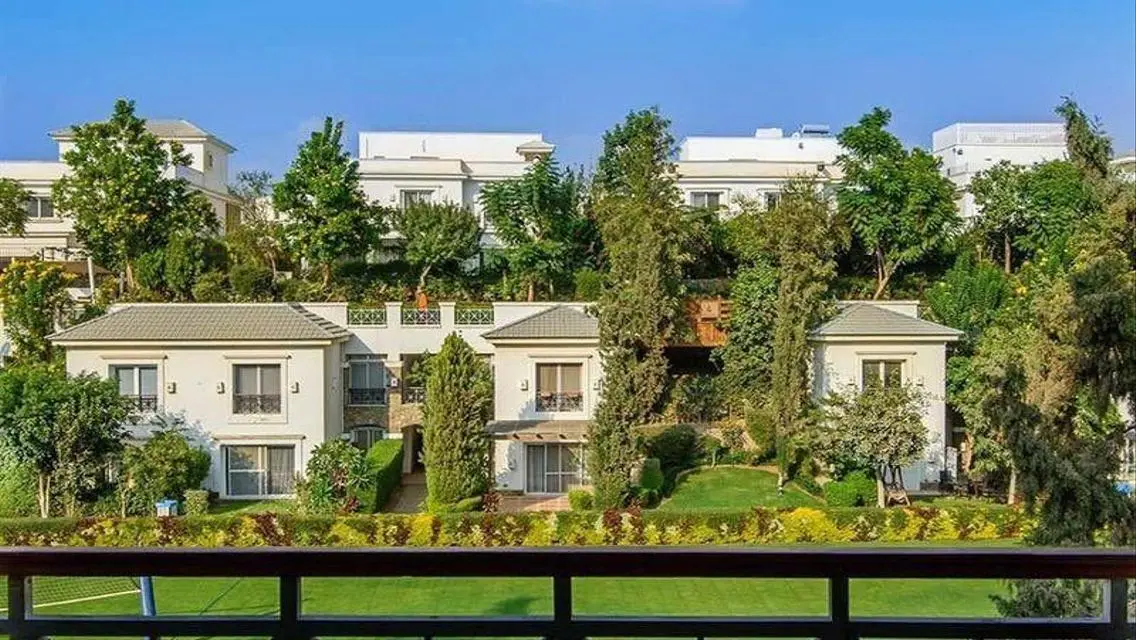 Luxury Villa in Mountain View I-City, October