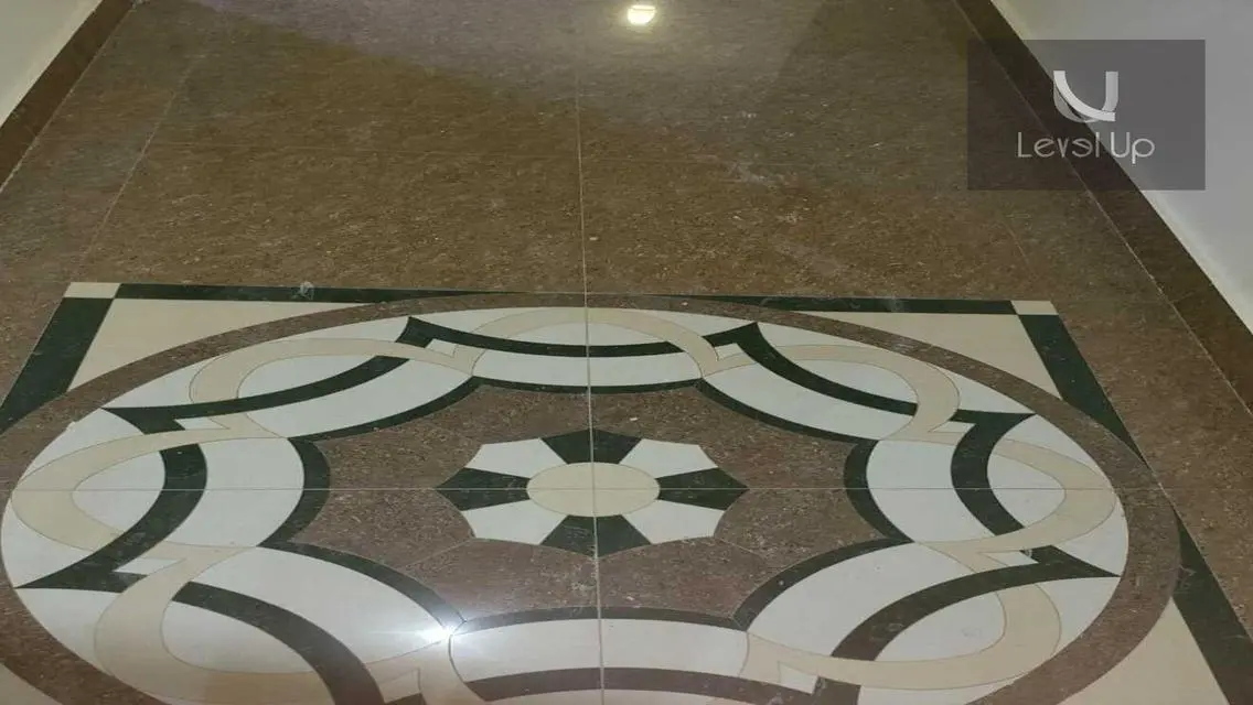 شقة فاخرة للبيع بموقع مميز