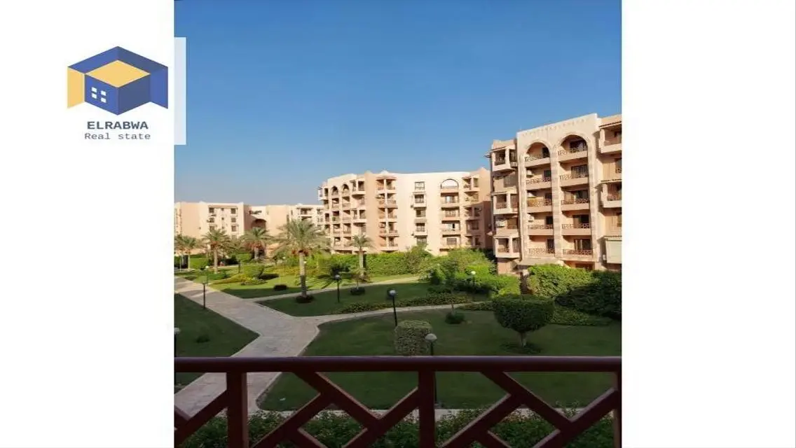 شقة فاخرة للبيع بتصميم مميز وإطلالة رائعة على البحيرات