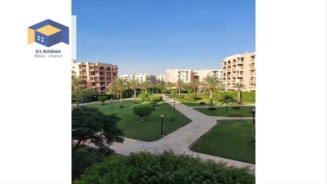 شقة فاخرة للبيع بتصميم مميز وإطلالة رائعة على البحيرات