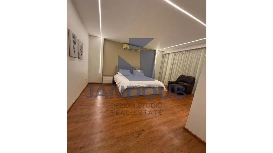 Stunning Apartment with Balcony Overlooking Main Landmark