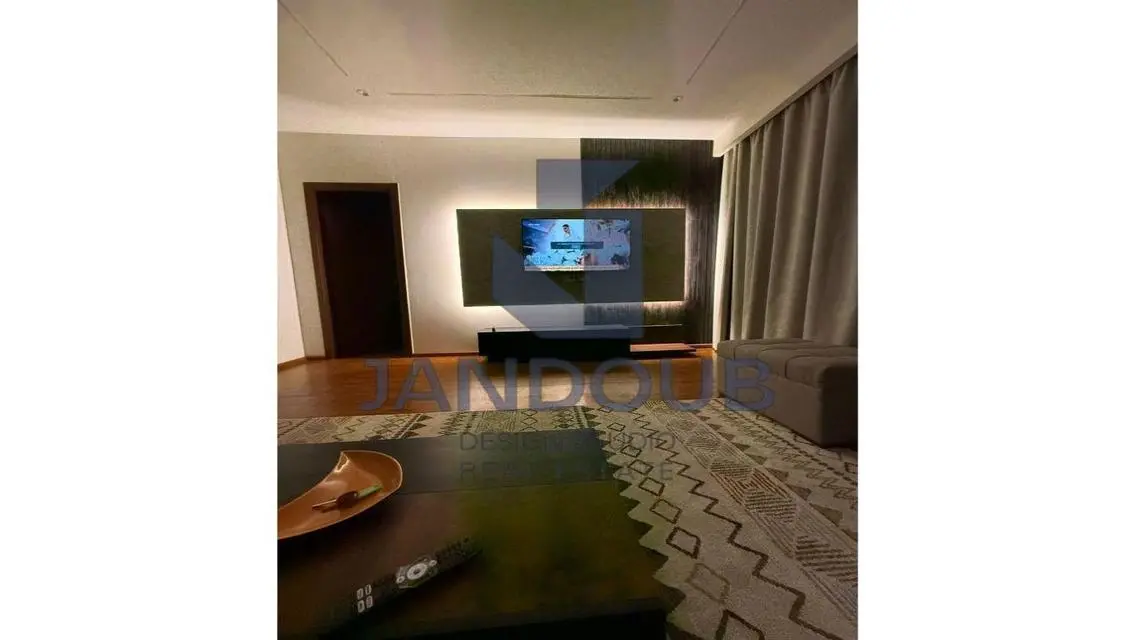 Stunning Apartment with Balcony Overlooking Main Landmark