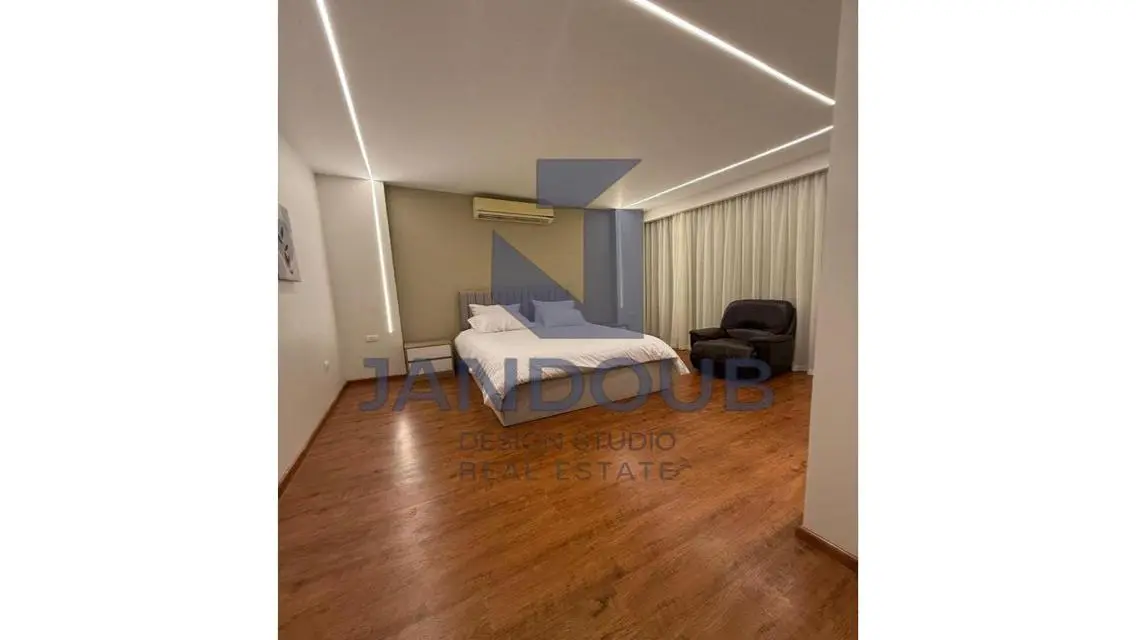 Stunning Apartment with Balcony Overlooking Main Landmark