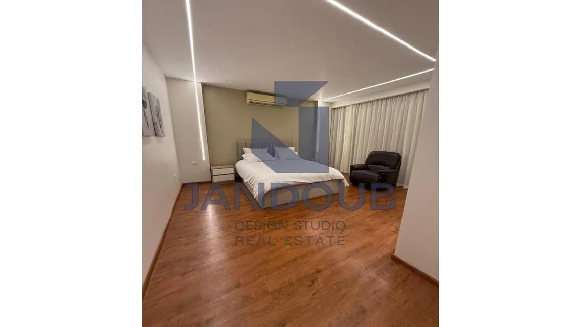 Stunning Apartment with Balcony Overlooking Main Landmark