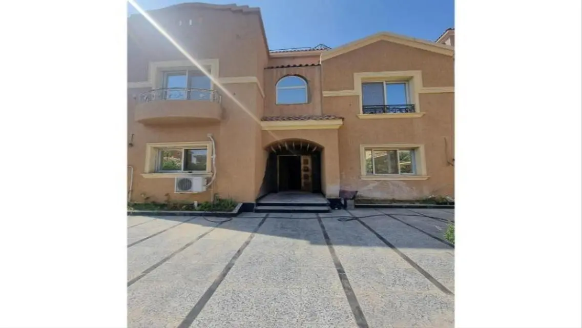 Luxurious Villa for Sale with Private Garden and Pool