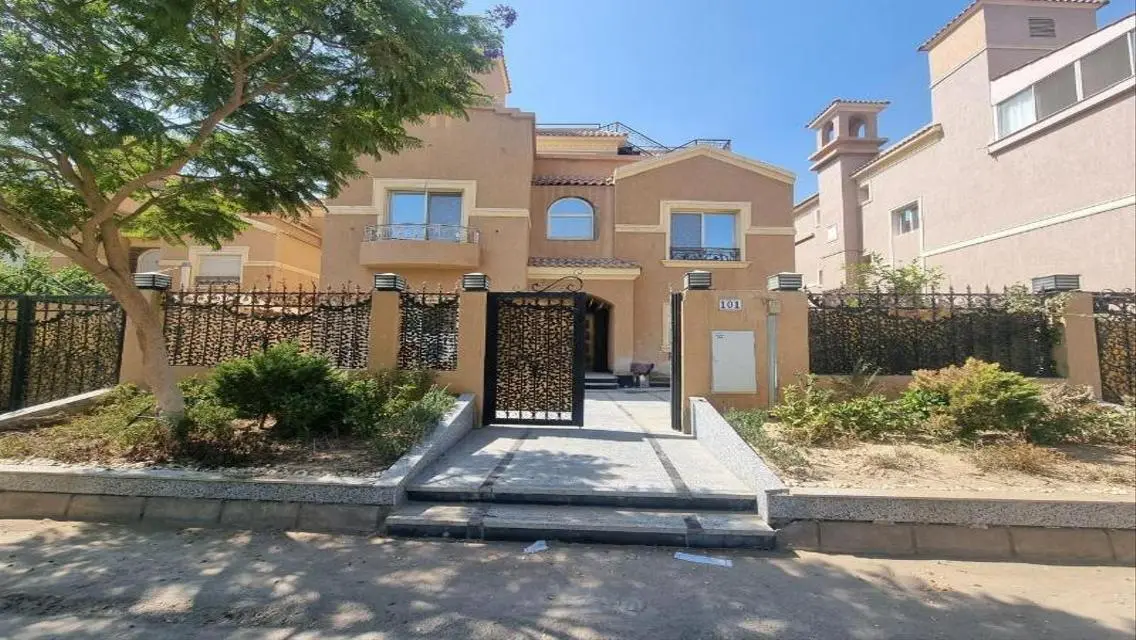 Luxurious Villa for Sale with Private Garden and Pool