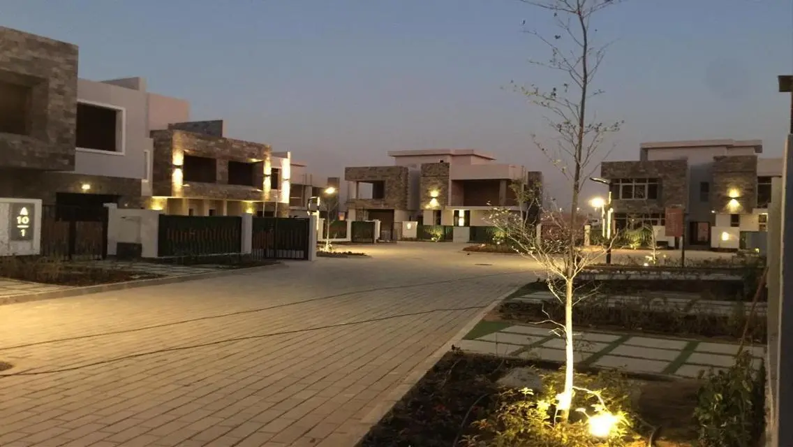 فيلا فاخرة مطلة على بحيرات بإطلالة رائعة في سن كابيتال