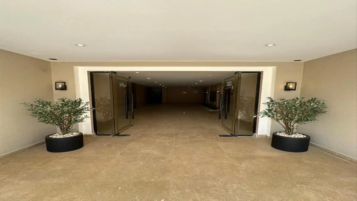 Luxury Apartment in Village West - 123 You Must See!