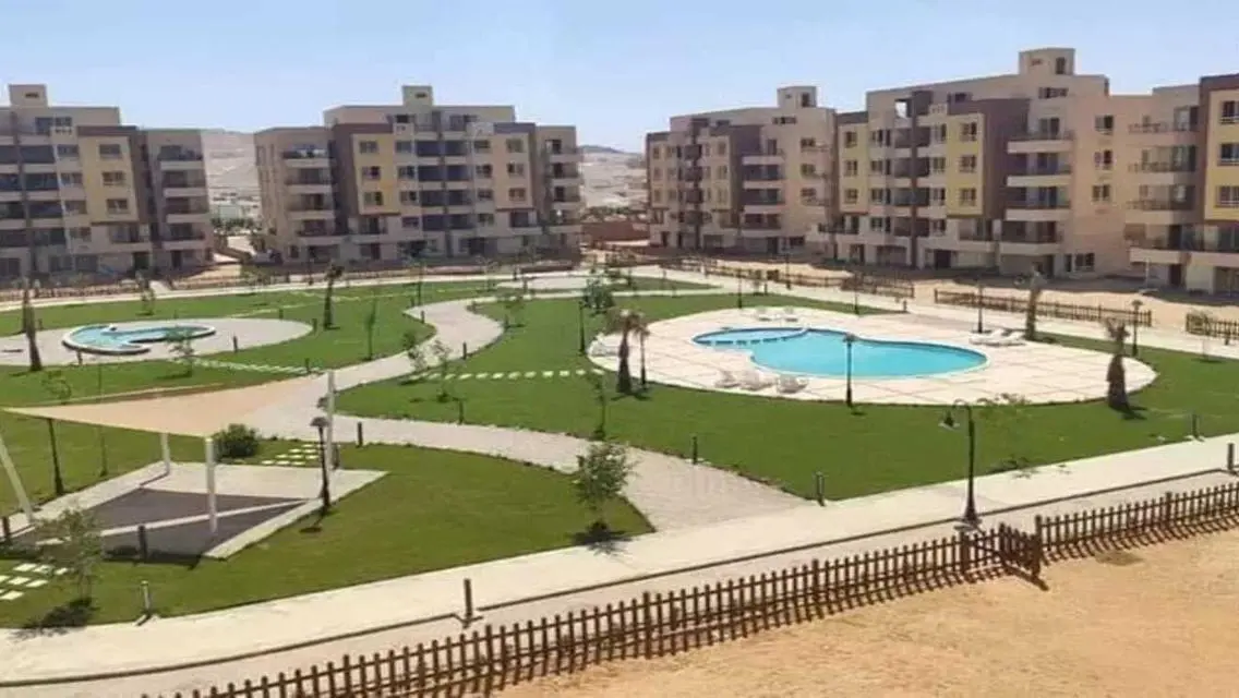 شقة مميزة 240 متر للبيع مع شرفة ومسبح مشترك