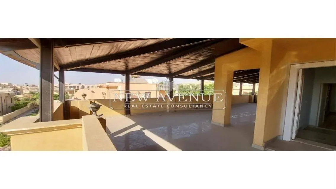 Luxury Property for Sale with Spacious Garden and Balcony