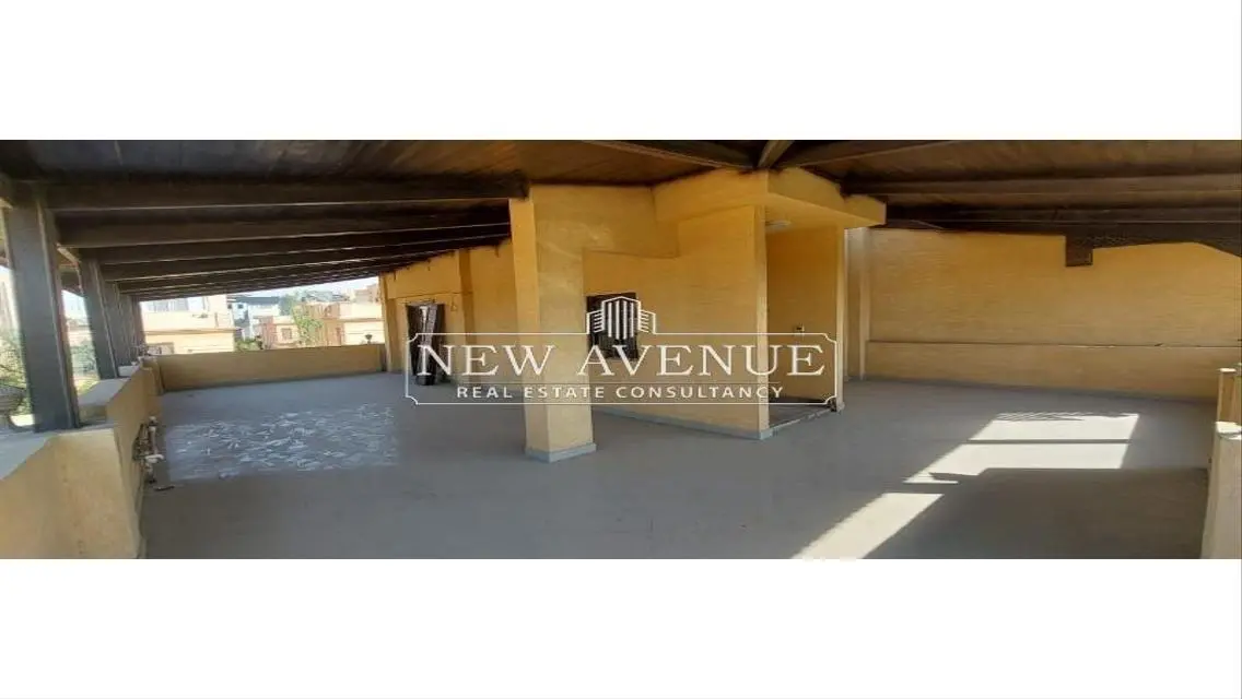 Luxury Property for Sale with Spacious Garden and Balcony