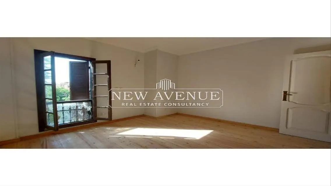 Luxury Property for Sale with Spacious Garden and Balcony