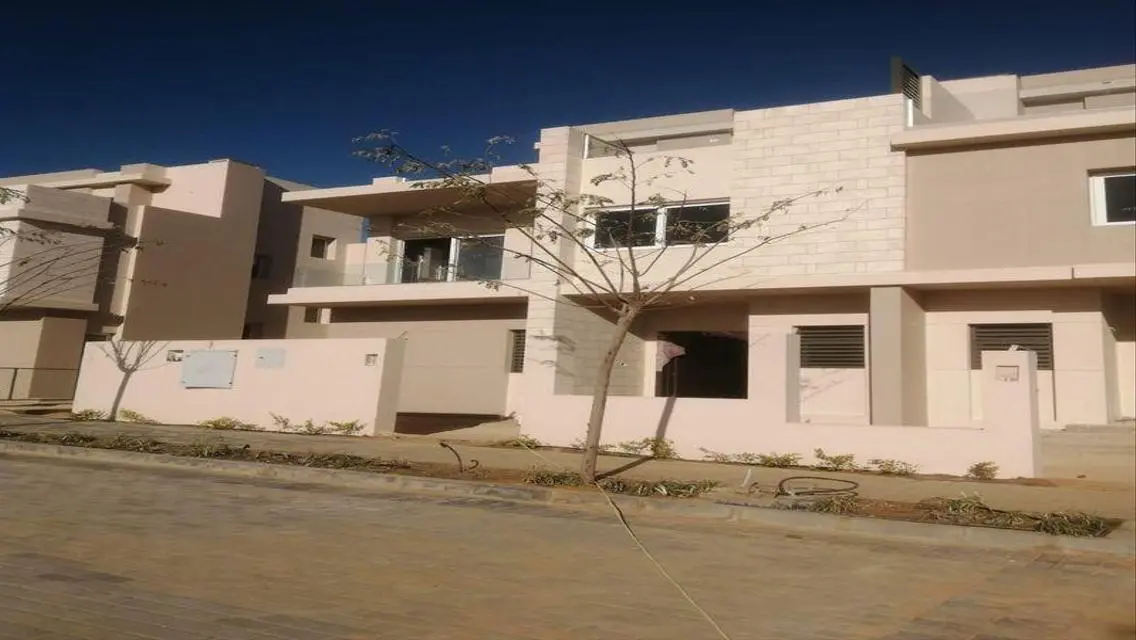 شقة فاخرة بمساحة واسعة في موقع متميز