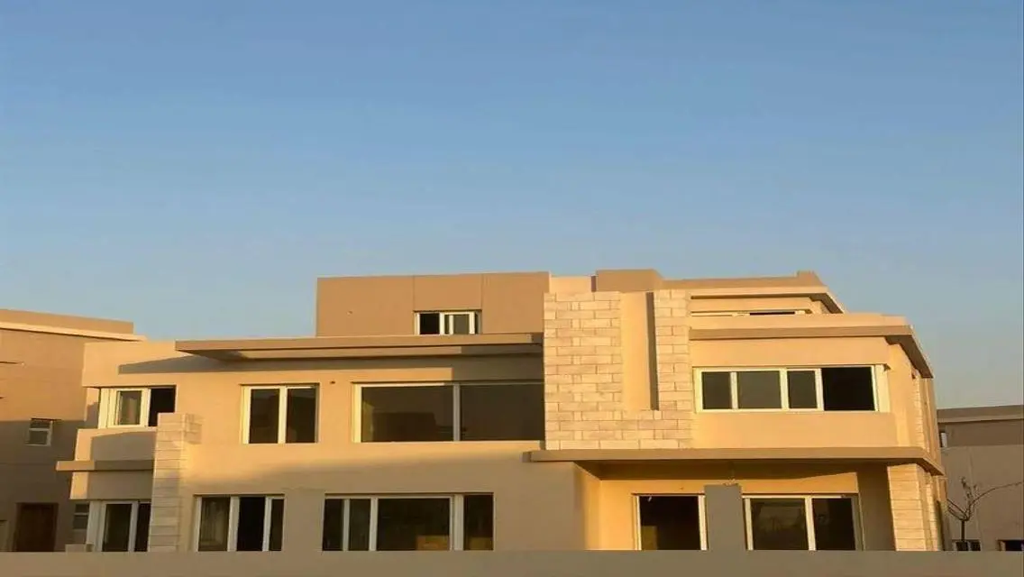 شقة فاخرة بمساحة واسعة في موقع متميز