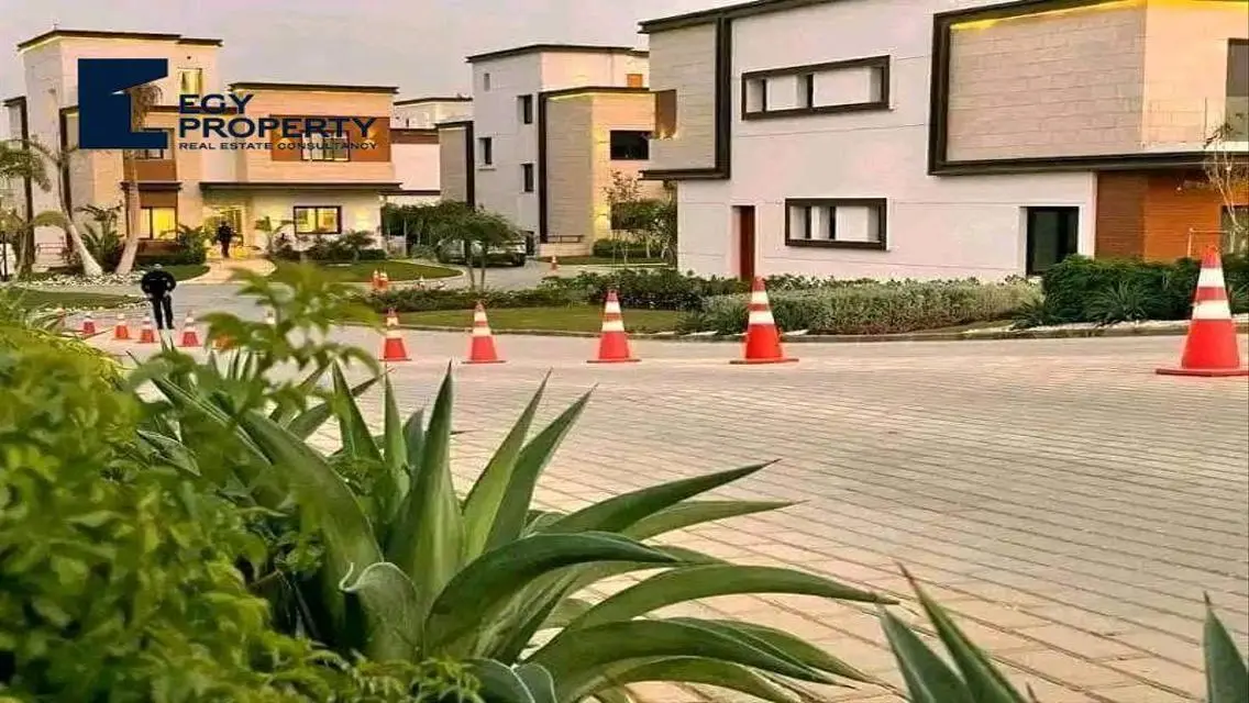 Luxury Apartment - 2027