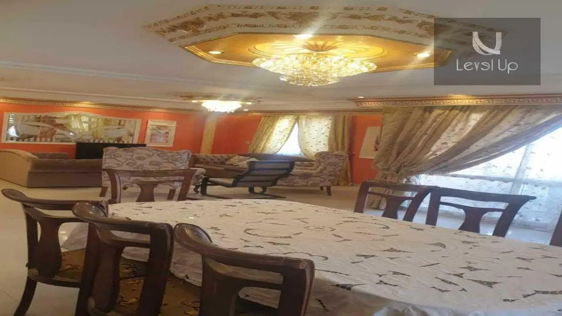 Luxury Apartment in 220 sqm Overlooking a Landmark