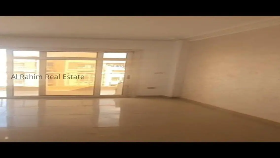 Luxurious Apartment with Balcony and Security Guard