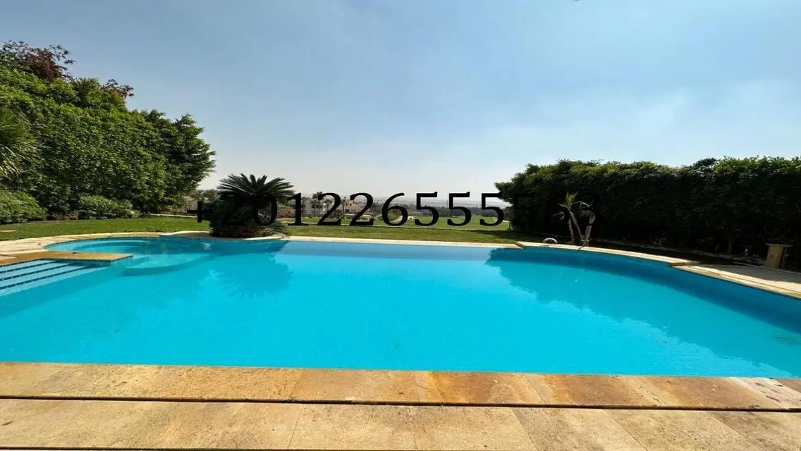 فيلا فاخرة مع حديقة ومسبح خاص