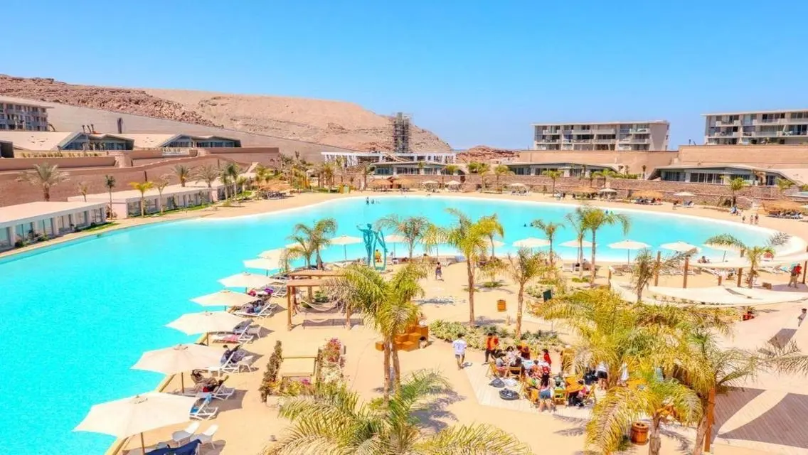 شقة رائعة مع حارس أمن بإطلالة على معلم رئيسي