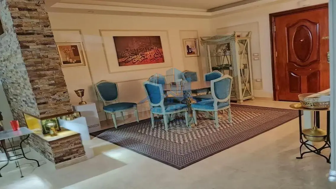 شقة فاخرة للبيع بمساحة واسعة
