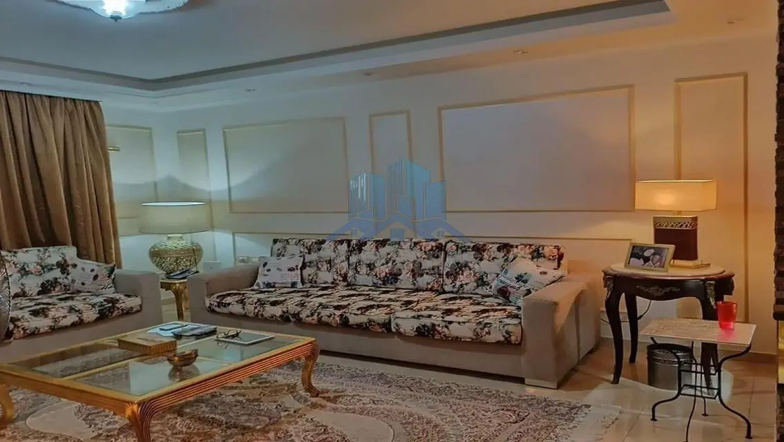 شقة فاخرة للبيع بمساحة واسعة