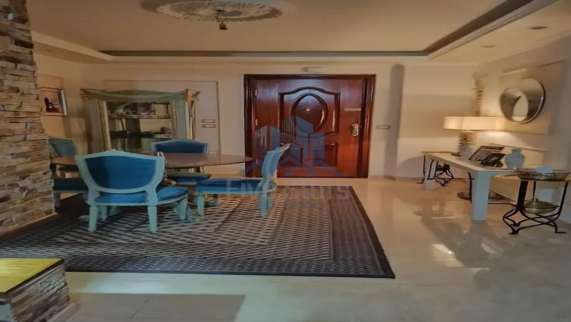 شقة فاخرة للبيع بمساحة واسعة