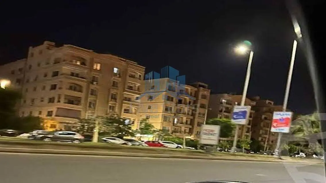 شقة فاخرة للبيع بمساحة واسعة