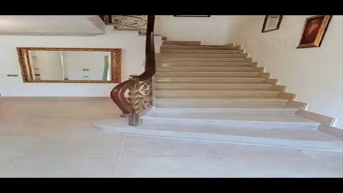 شقة فاخرة مكونة من 3 غرف نوم للبيع
