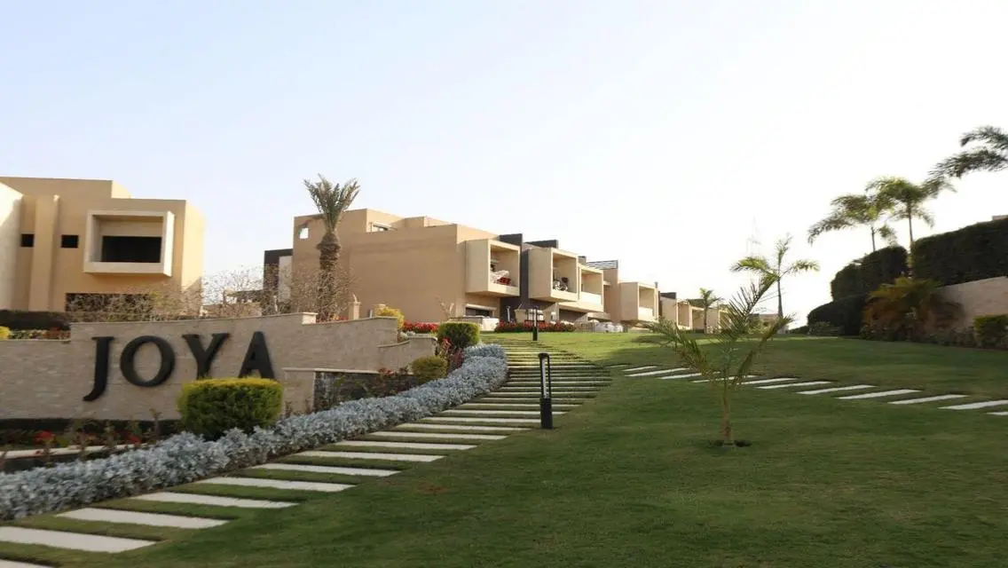 Luxury Apartment Overlooking the Lake with Amazing Amenities