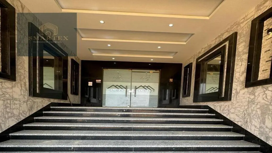 Luxurious Apartment with Spacious Layout in the City Center