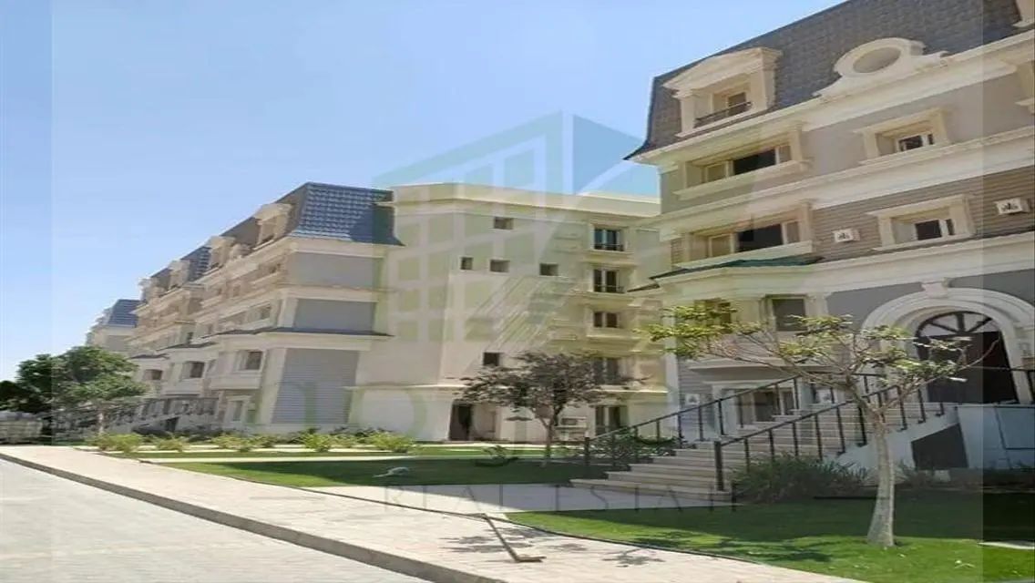 فيلا فاخرة للبيع بإطلالة ساحرة