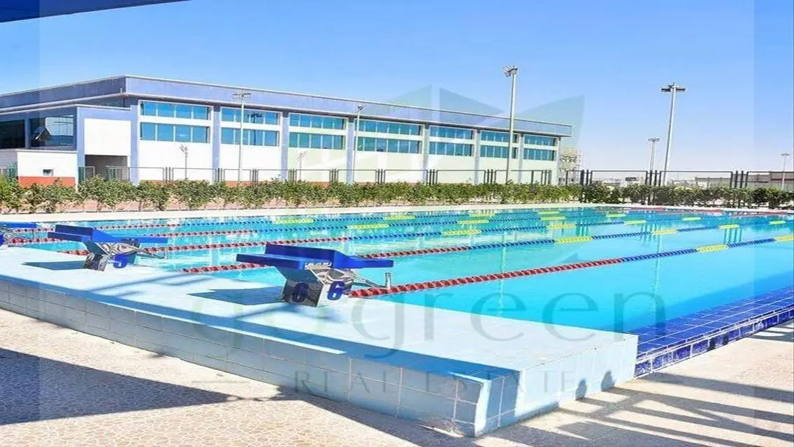 فيلا فاخرة للبيع بإطلالة ساحرة