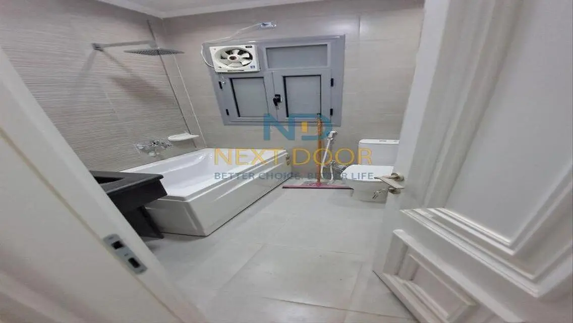Luxury Apartment with Stunning Landmark View