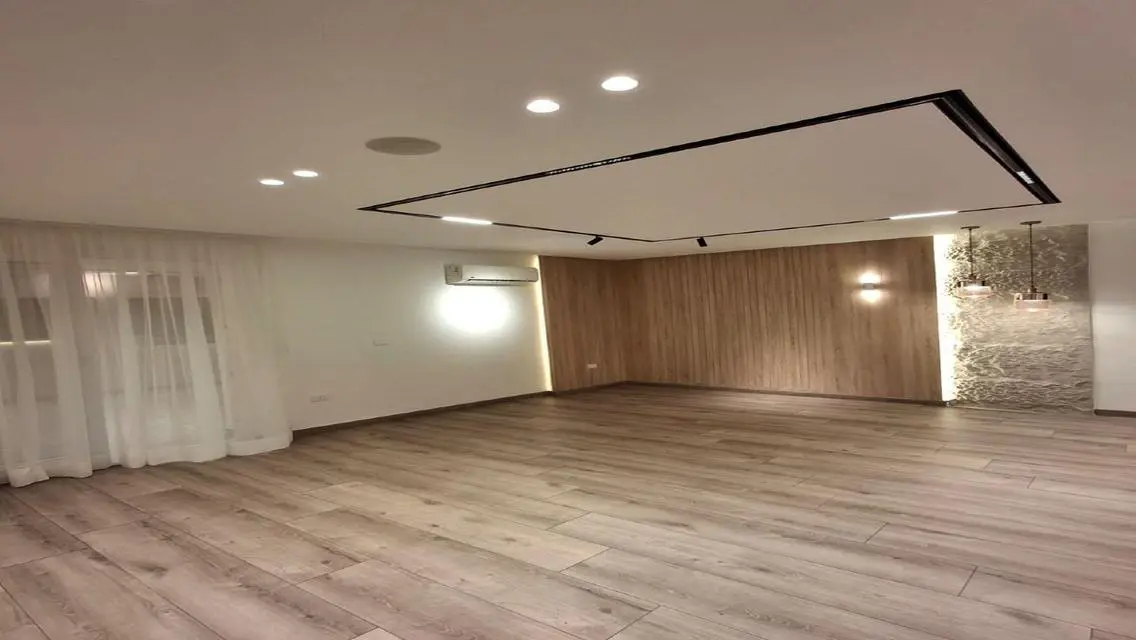 Luxury Villa Overlooking the Lake with Full Amenities