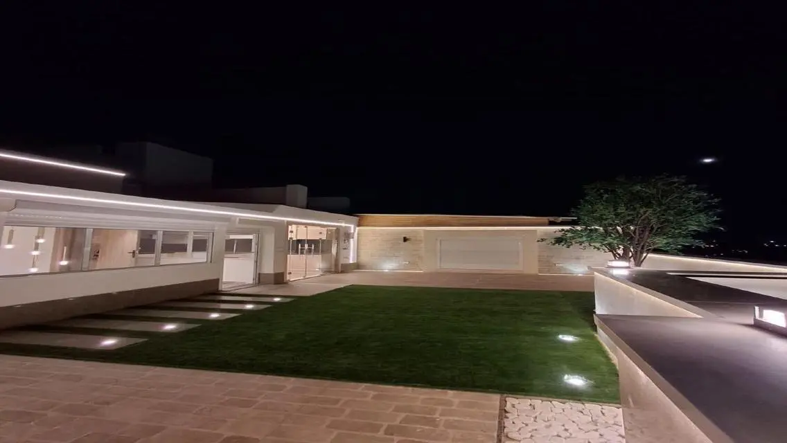 Luxury Villa Overlooking the Lake with Full Amenities