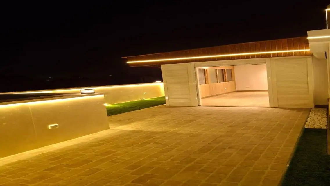 Luxury Villa Overlooking the Lake with Full Amenities