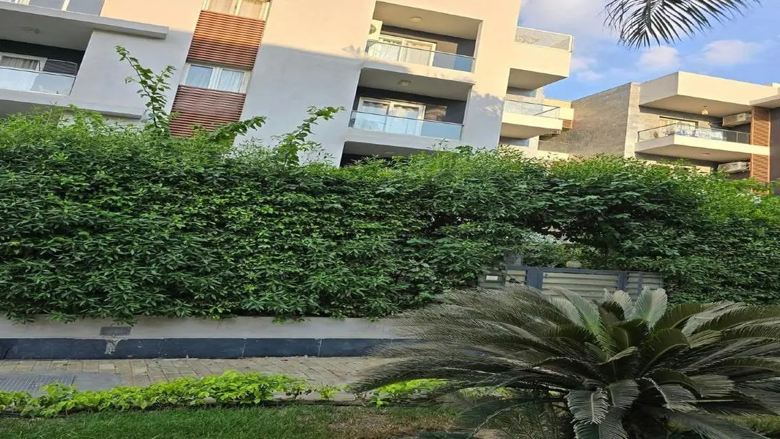 Luxury Villa Overlooking the Lake with Full Amenities