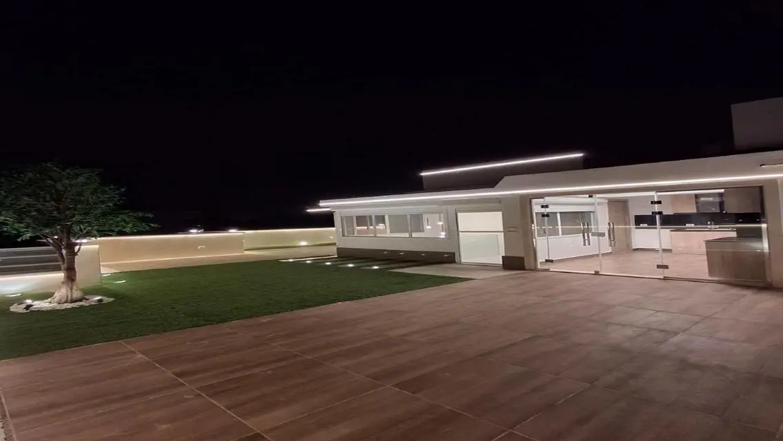Luxury Villa Overlooking the Lake with Full Amenities