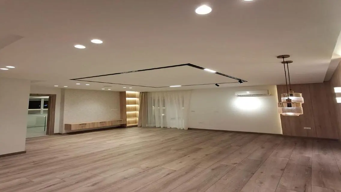 Luxury Villa Overlooking the Lake with Full Amenities