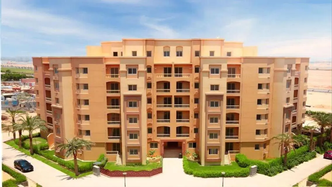 Luxury Property with Shared Pool and Study Room