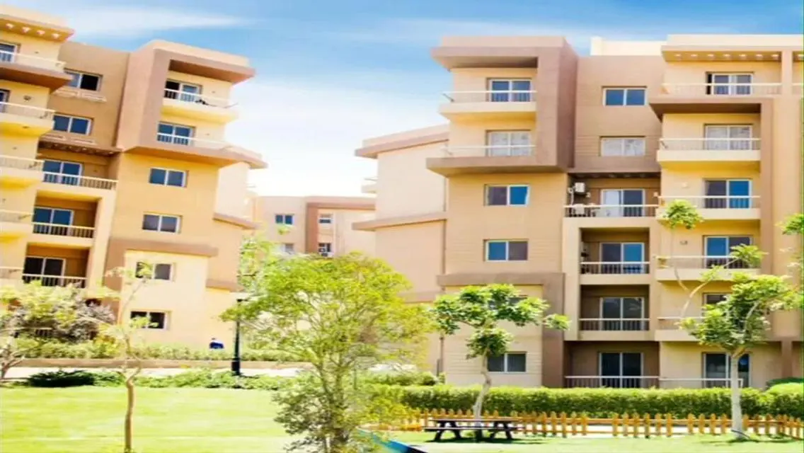 Luxury Property with Shared Pool and Study Room