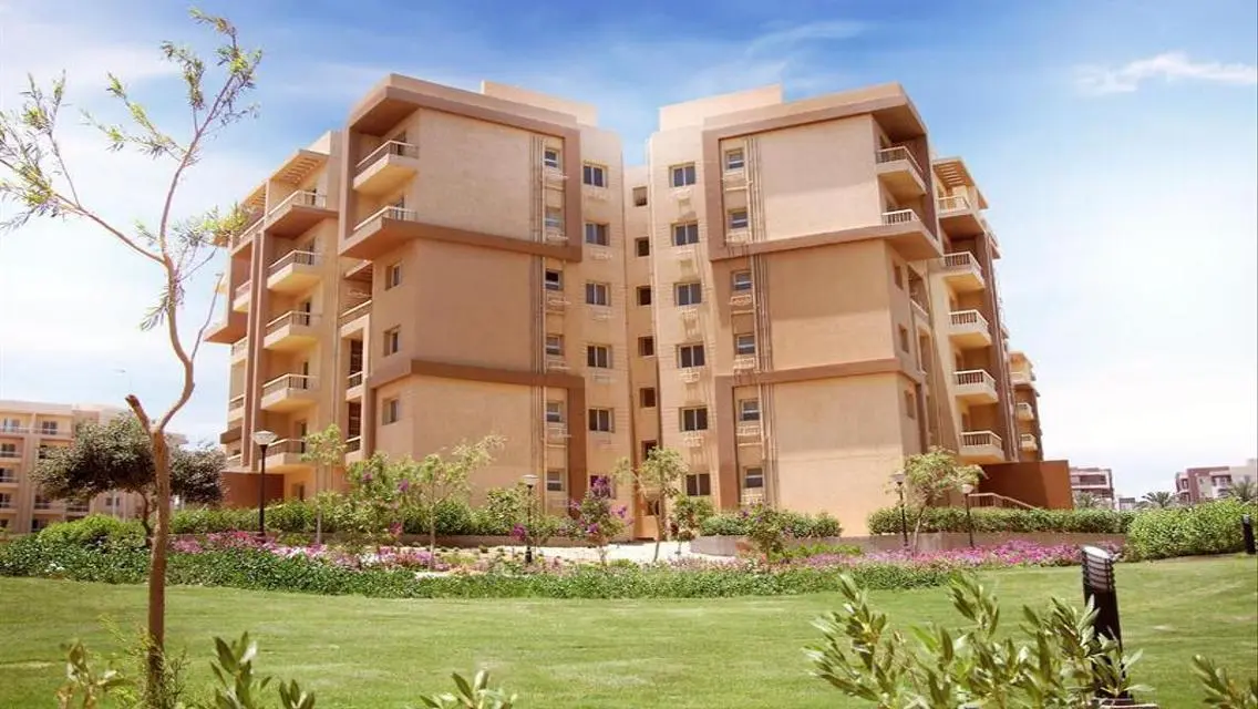 Luxury Property with Shared Pool and Study Room