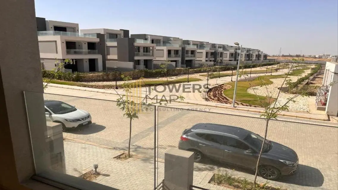 Luxury Apartment Overlooking a Major Landmark for Sale