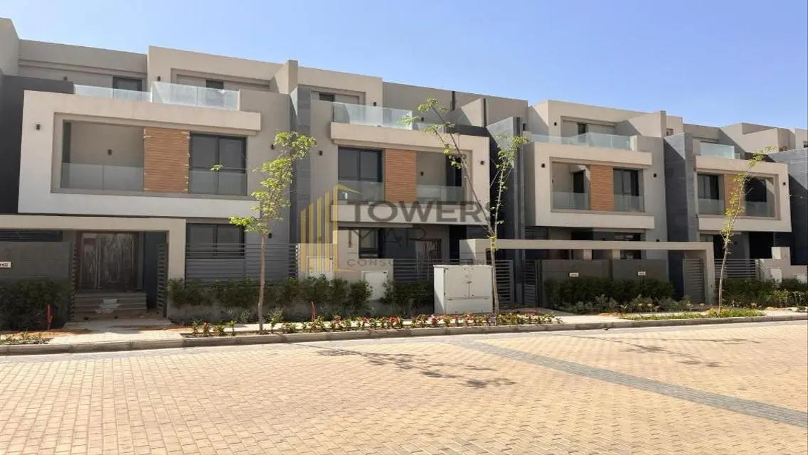 Luxury Apartment Overlooking a Major Landmark for Sale