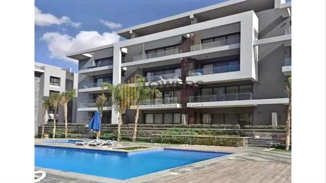 Luxury Apartment Overlooking Lakes